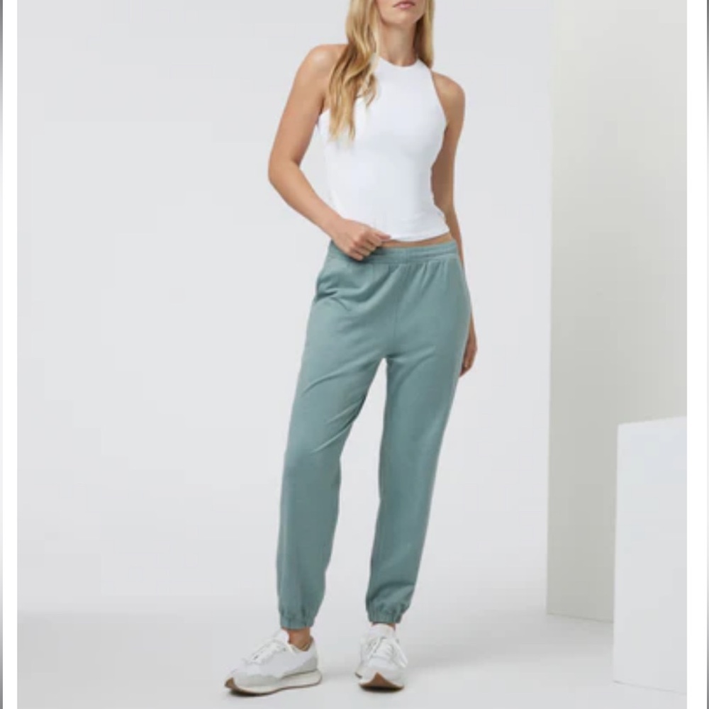 Vuori Boyfriend Jogger size SMALL